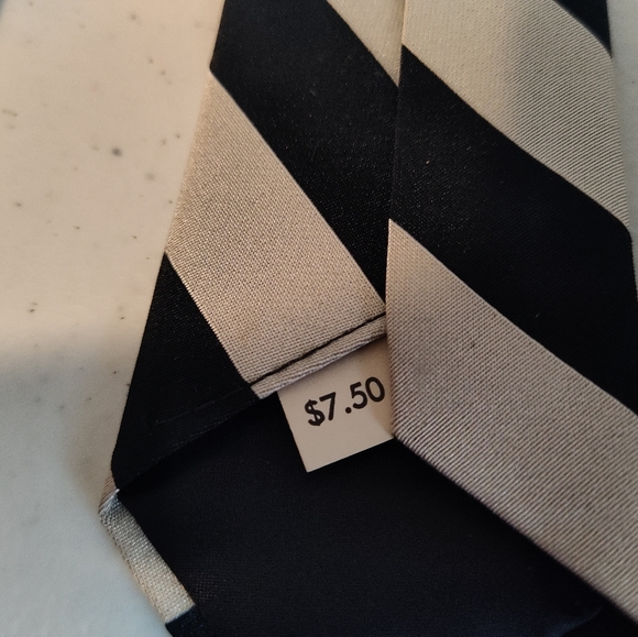 Vintage All Silk Italian Neck Tie Woven in Italy! - Picture 3 of 3